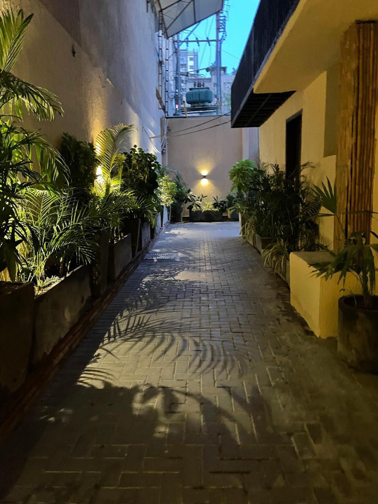 ホテル Hamsun Shahrah-E-Faisal カラチ エクステリア 写真
