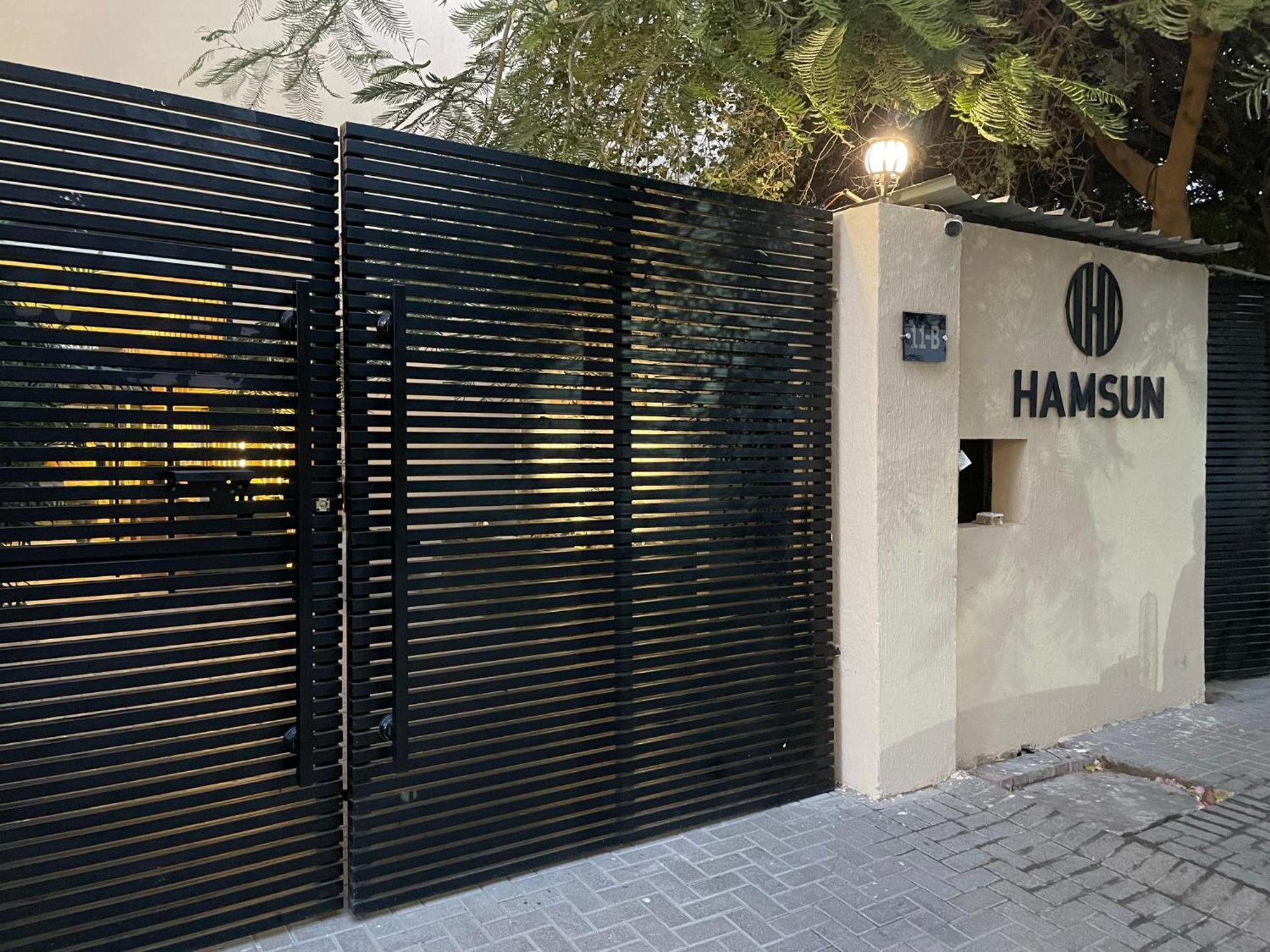 ホテル Hamsun Shahrah-E-Faisal カラチ エクステリア 写真