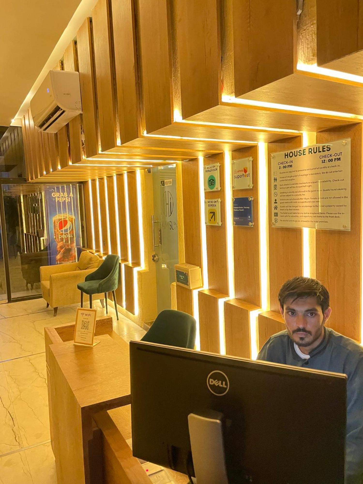 ホテル Hamsun Shahrah-E-Faisal カラチ エクステリア 写真